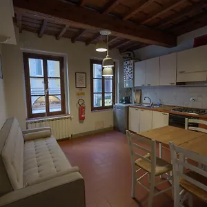 Traditional Florentine 1br Close To Piazza Santa Croce , Firenze Italia